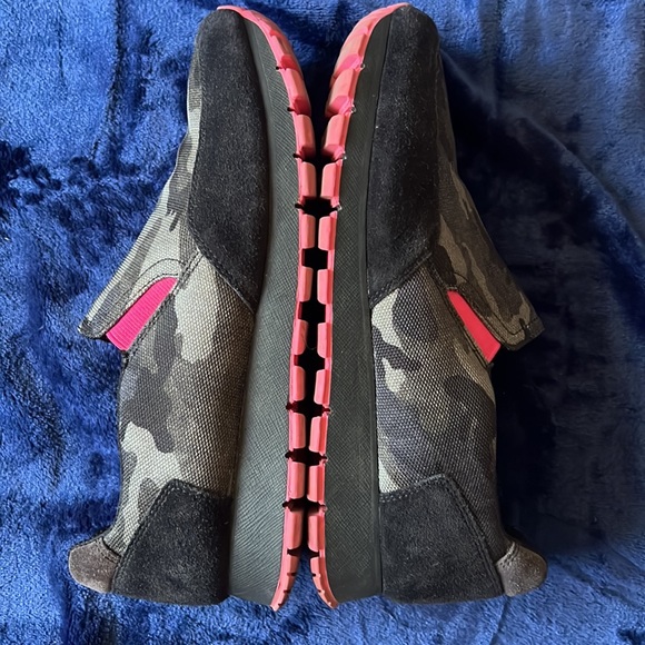 Prada camo and pink sneakers - Picture 5 of 7